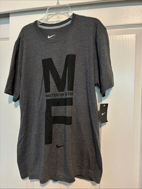 Nike Men’s Dark Gray Graphic Short Sleeve Tee